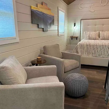 Blissful Nook Tiny Home ~ Cozy Retreat W/ Hot Tub; Near Town And Deep Creek